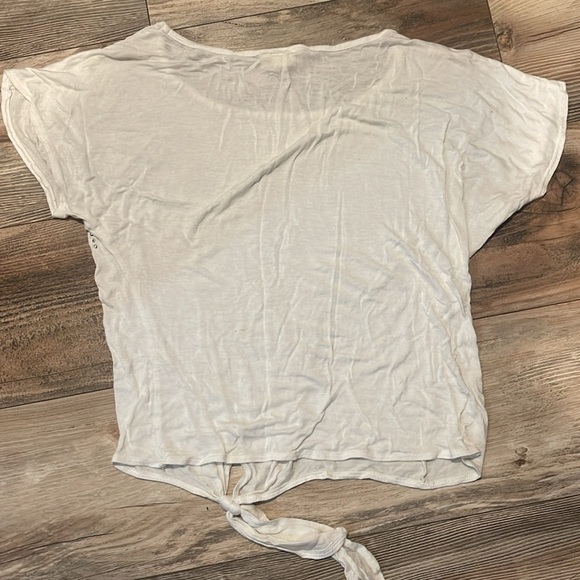 Love J Cropped Shirt Size Large White Rhinestone Studs Knot Tie Front Stretchy - Picture 3 of 3